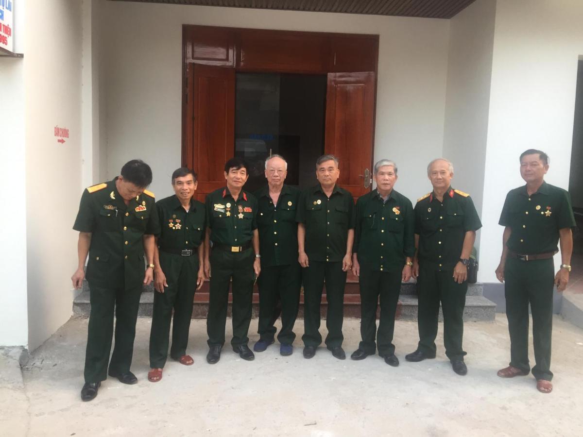 Отель Nha Nghi Phuong Dong Quang Tri Экстерьер фото