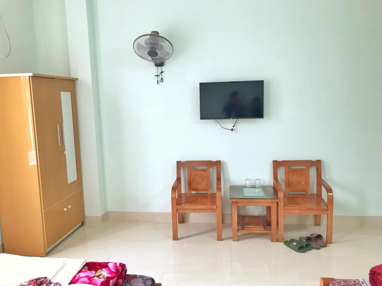 Отель Nha Nghi Phuong Dong Quang Tri Экстерьер фото