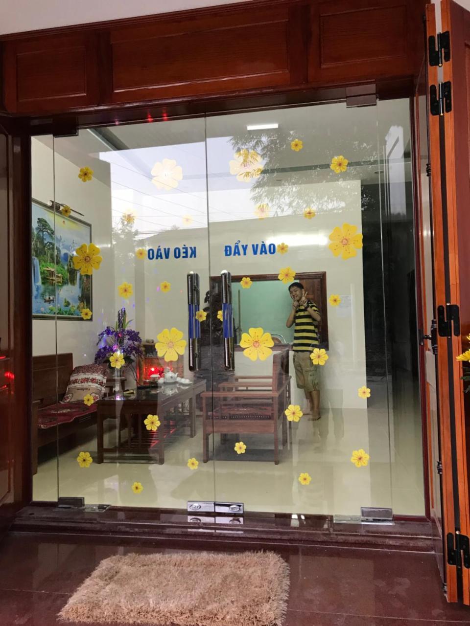 Отель Nha Nghi Phuong Dong Quang Tri Экстерьер фото