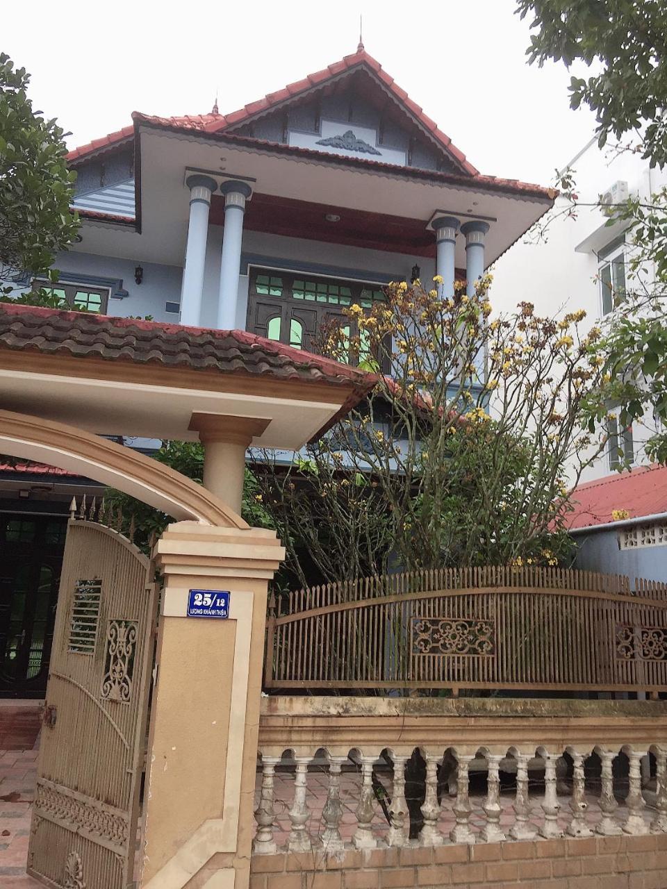 Отель Nha Nghi Phuong Dong Quang Tri Экстерьер фото